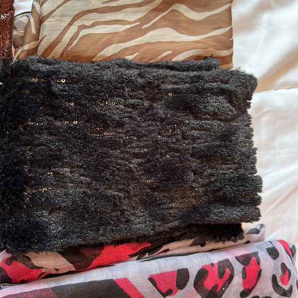 16 asst scarfs - Picture 14 of 16